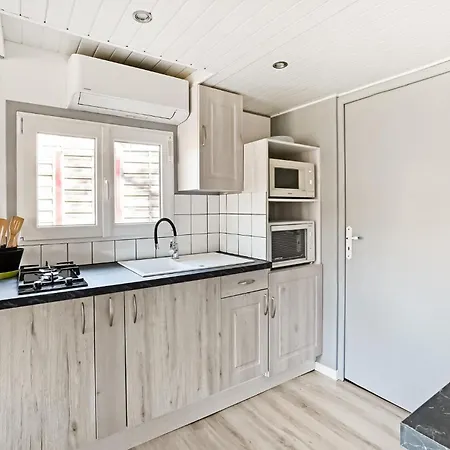 2 Bedroom Nice Stacaravan In