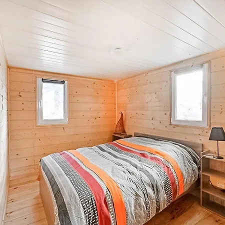 2 Bedroom Nice Stacaravan In 캠프장 Vezenobres