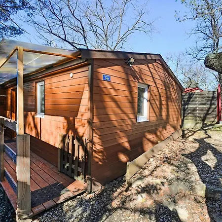 2 Bedroom Nice Stacaravan In