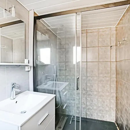 2 Bedroom Nice Stacaravan In * Vezenobres
